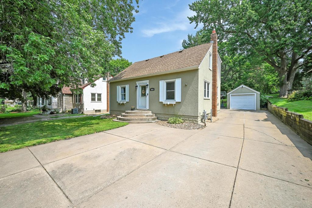 1918 Flandrau Street, Maplewood, MN 55109