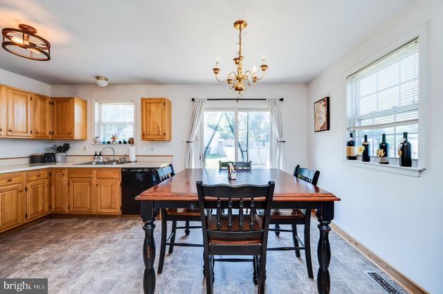 125 LANIE DR, Douglassville, PA 19518