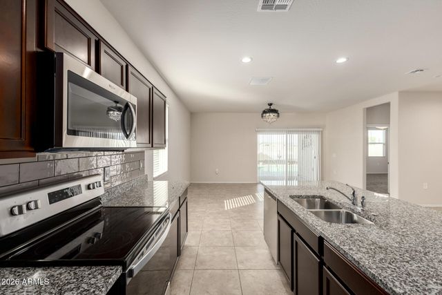 18348 W ARTEMISA Avenue, Wittmann, AZ 85361