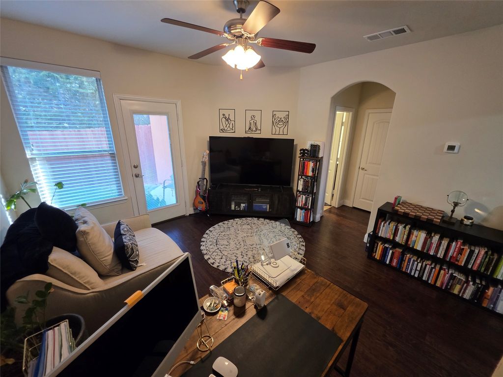 7305 Venice Drive 1, Grand Prairie, TX 75054 — photo 2