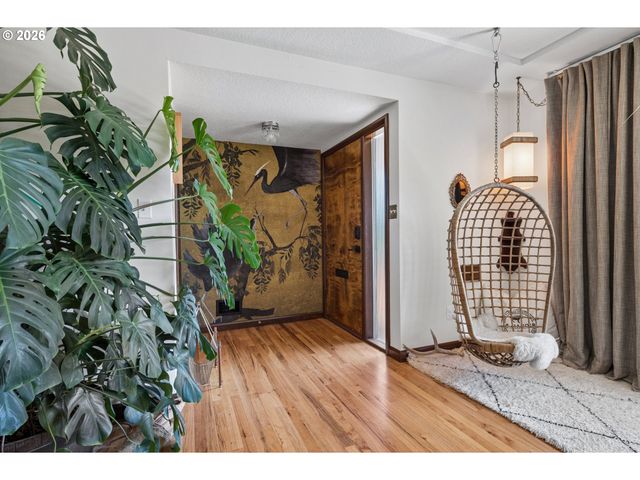 9505 Ne THOMPSON St, Portland, OR 97220