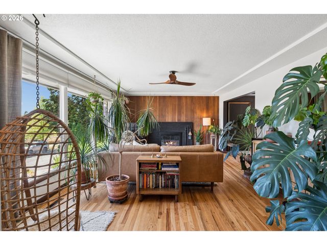 9505 Ne THOMPSON St, Portland, OR 97220