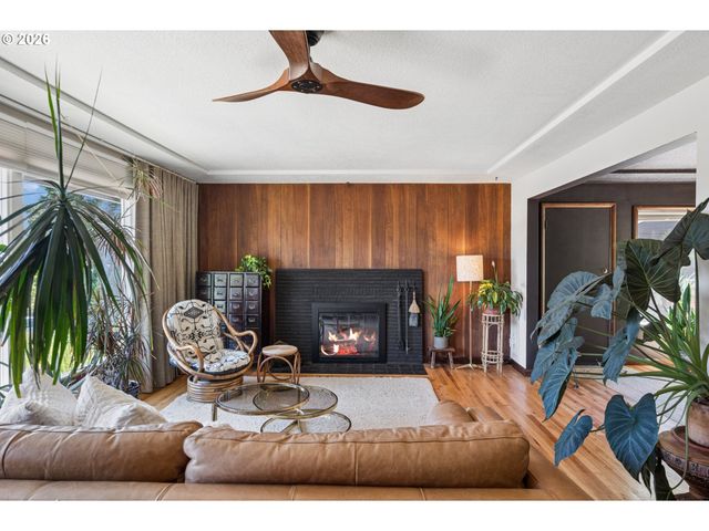 9505 Ne THOMPSON St, Portland, OR 97220