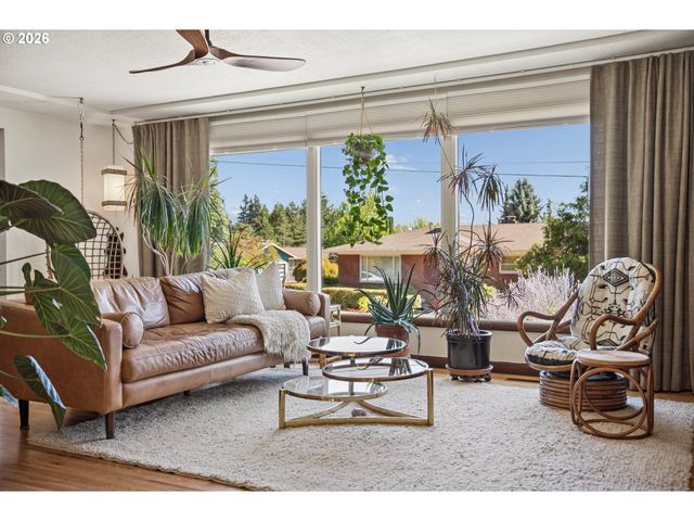 9505 Ne THOMPSON St, Portland, OR 97220