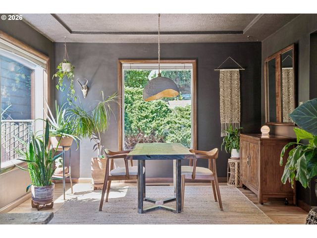 9505 Ne THOMPSON St, Portland, OR 97220