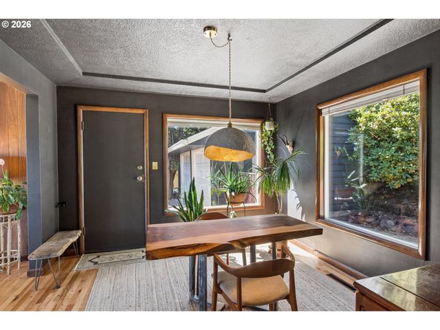 9505 Ne THOMPSON St, Portland, OR 97220