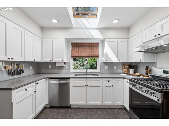 9505 Ne THOMPSON St, Portland, OR 97220