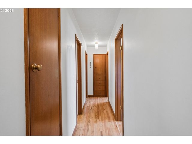 9505 Ne THOMPSON St, Portland, OR 97220