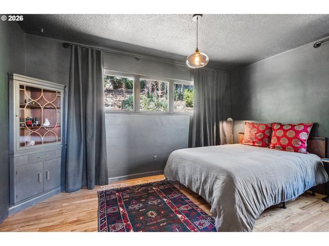 9505 Ne THOMPSON St, Portland, OR 97220