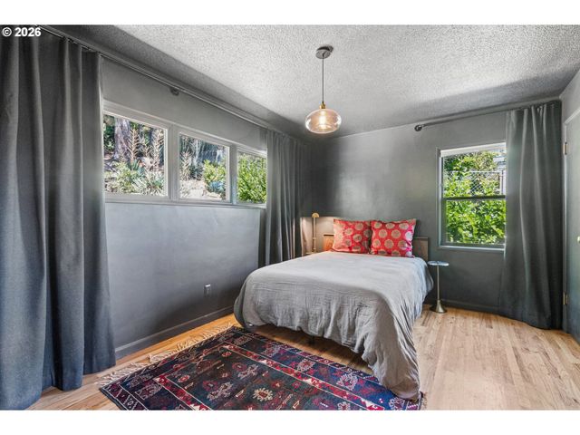 9505 Ne THOMPSON St, Portland, OR 97220