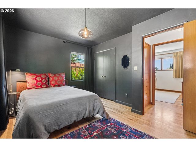9505 Ne THOMPSON St, Portland, OR 97220