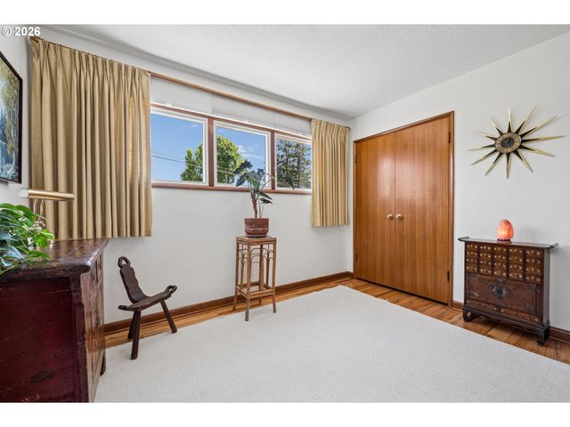 9505 Ne THOMPSON St, Portland, OR 97220