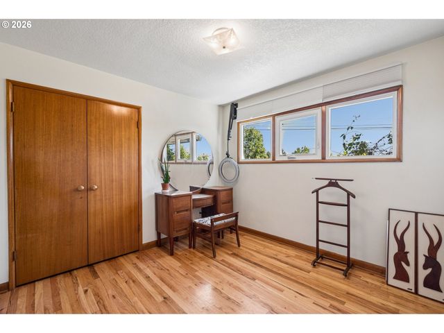 9505 Ne THOMPSON St, Portland, OR 97220