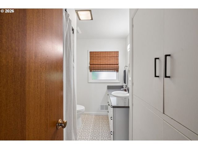 9505 Ne THOMPSON St, Portland, OR 97220