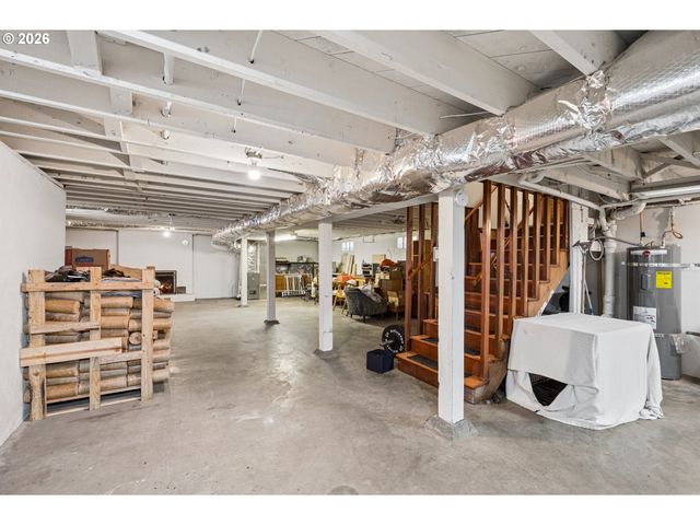 9505 Ne THOMPSON St, Portland, OR 97220