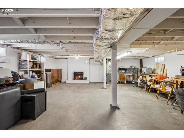 9505 Ne THOMPSON St, Portland, OR 97220