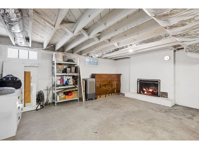 9505 Ne THOMPSON St, Portland, OR 97220