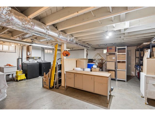 9505 Ne THOMPSON St, Portland, OR 97220