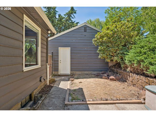 9505 Ne THOMPSON St, Portland, OR 97220