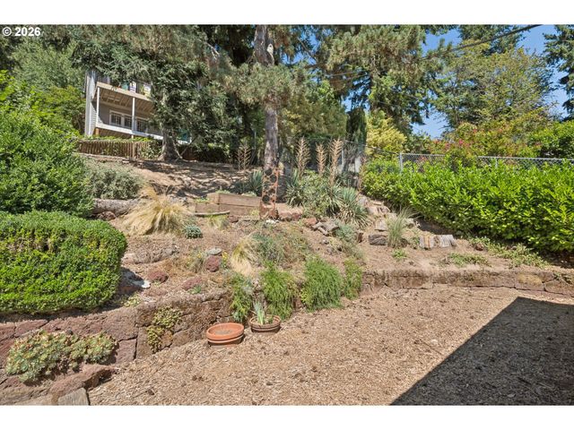 9505 Ne THOMPSON St, Portland, OR 97220