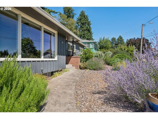 9505 Ne THOMPSON St, Portland, OR 97220
