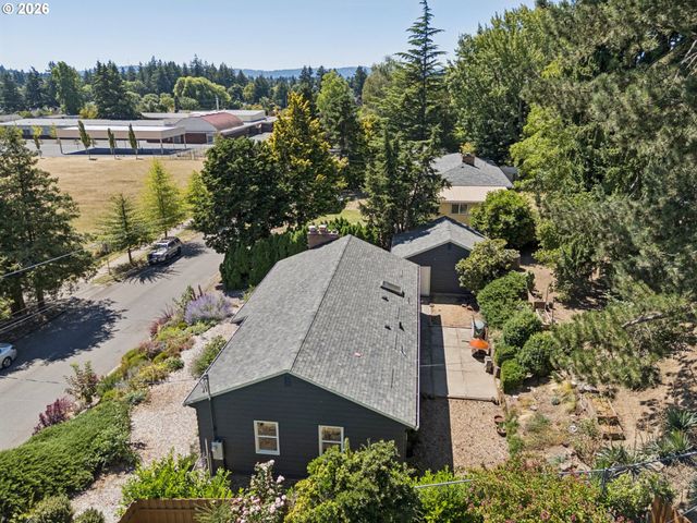 9505 Ne THOMPSON St, Portland, OR 97220