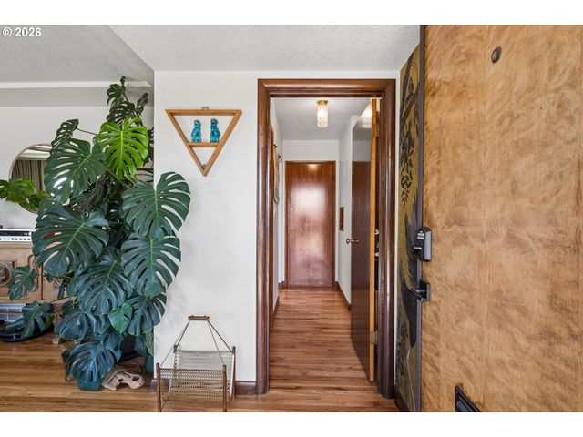 9505 Ne THOMPSON St, Portland, OR 97220