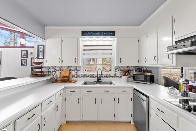 401 Clairmont Drive, Greenwood, SC 29649