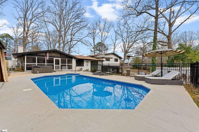 401 Clairmont Drive, Greenwood, SC 29649