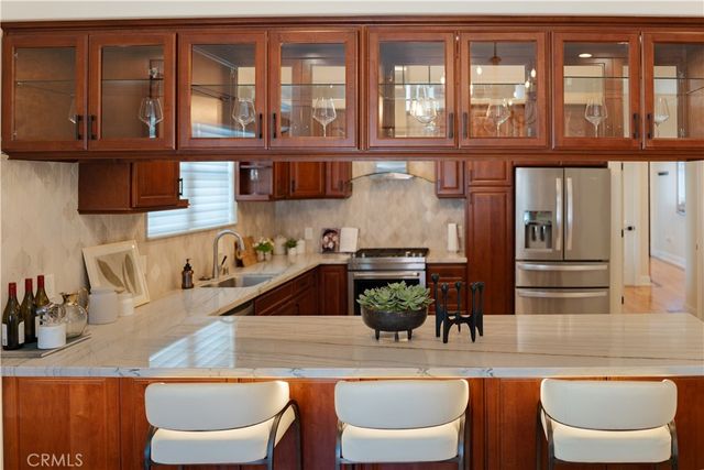 877 N Oakland, Pasadena, CA 91104