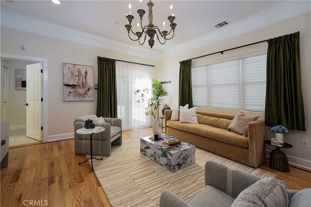 877 N Oakland, Pasadena, CA 91104