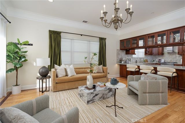 877 N Oakland, Pasadena, CA 91104