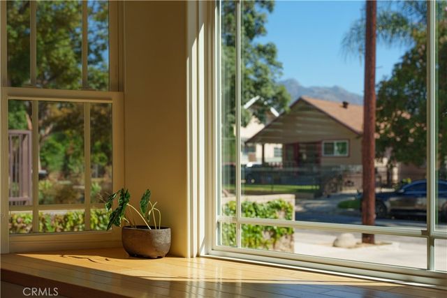 877 N Oakland, Pasadena, CA 91104