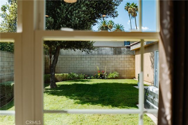 877 N Oakland, Pasadena, CA 91104