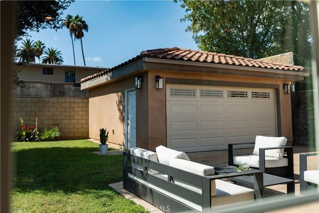 877 N Oakland, Pasadena, CA 91104