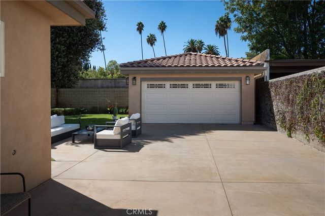877 N Oakland, Pasadena, CA 91104