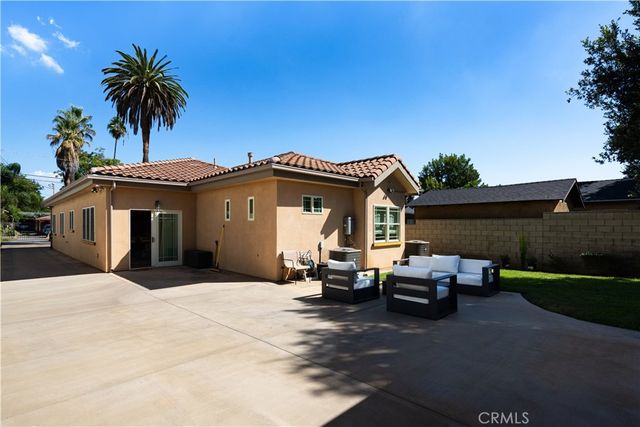 877 N Oakland, Pasadena, CA 91104
