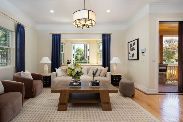 877 N Oakland, Pasadena, CA 91104