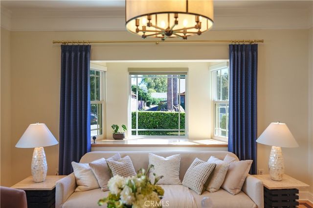 877 N Oakland, Pasadena, CA 91104