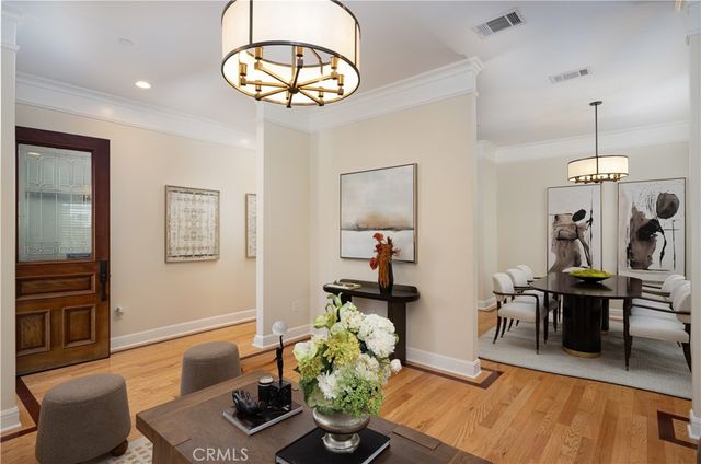 877 N Oakland, Pasadena, CA 91104