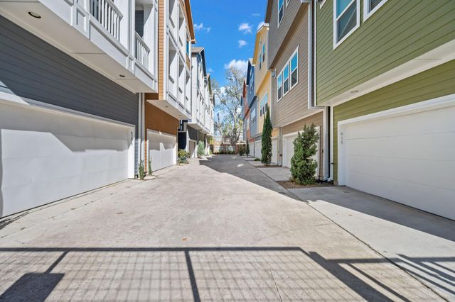 617 W 24th Street, Houston, TX 77008