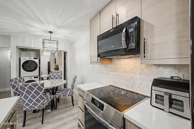 5877 N GRANITE REEF Road 1114, Scottsdale, AZ 85250