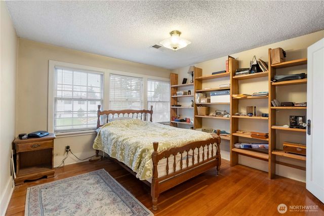 128 5th Avenue NW, Puyallup, WA 98371
