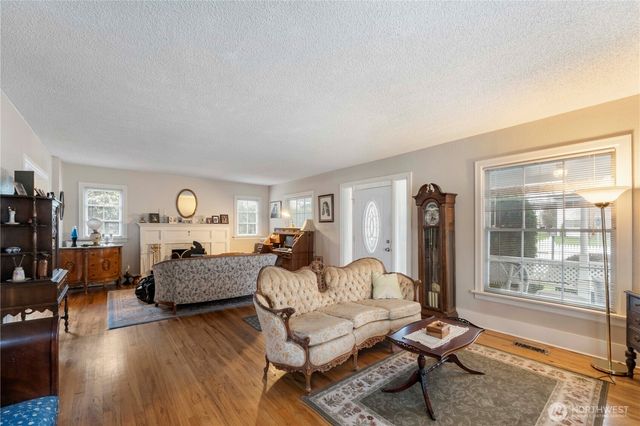 128 5th Avenue NW, Puyallup, WA 98371