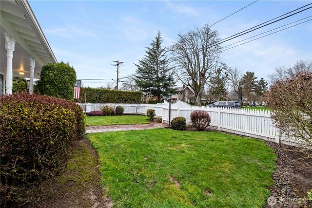 128 5th Avenue NW, Puyallup, WA 98371