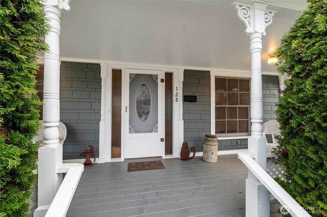 128 5th Avenue NW, Puyallup, WA 98371