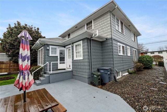 128 5th Avenue NW, Puyallup, WA 98371
