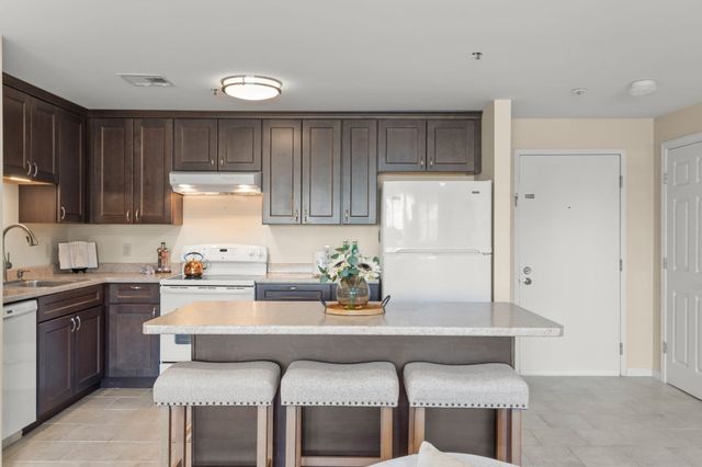 38 Dunham Road 204, Beverly, MA 01915