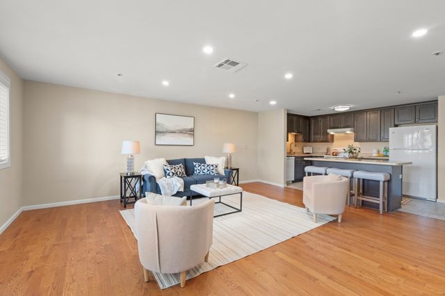 38 Dunham Road 204, Beverly, MA 01915