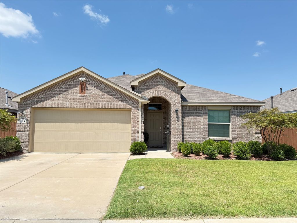 3903 Pioneer Drive, Heartland, TX 75126